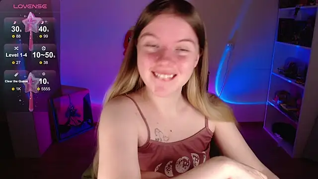 Strawberry juli online show from 3, 10, 2025