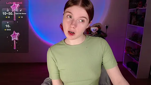 Strawberry juli online show from 13, 2, 2026