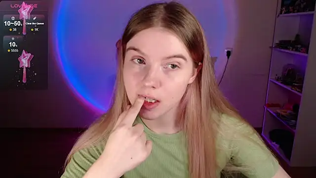 Strawberry juli online show from 9, 4, 2026