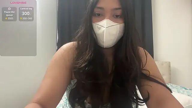 Snapshot of oviyakalra chatting on 15, 12, 2025 oviyakalra online show from 15, 12, 2025