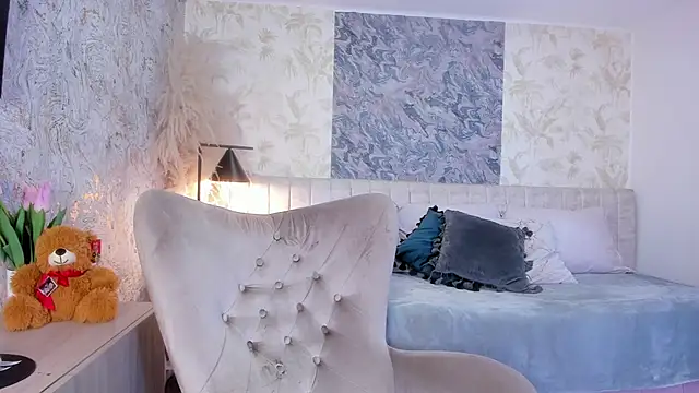 Liannaa  online show from 7, 11, 2025