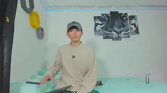 Snapshot of Maxxi_hot23 chatting on 2, 3, 2025 Maxxi hot23 online show from 2, 3, 2025