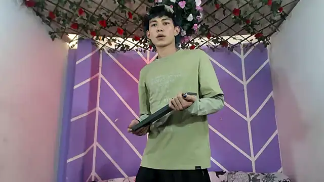 Snapshot of Maxxi_hot23 chatting on 13, 9, 2025 Maxxi hot23 online show from 13, 9, 2025