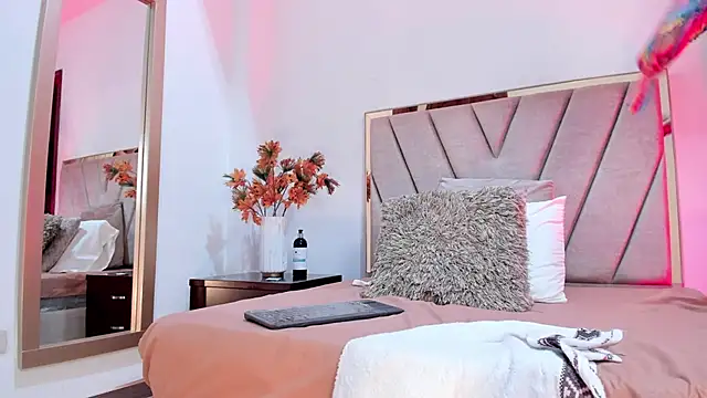 Snapshot of SeleneLujan chatting on 12, 3, 2025 SeleneLujan online show from 12, 3, 2025