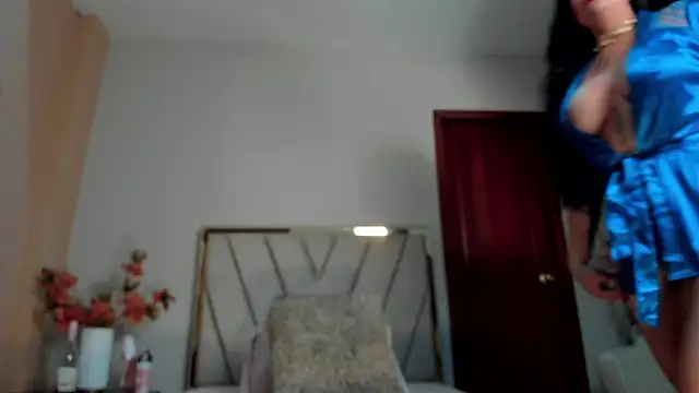 Snapshot of SeleneLujan chatting on 5, 12, 2025 SeleneLujan online show from 5, 12, 2025