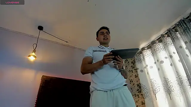 Snapshot of loverisu-coral chatting on 19, 3, 2026 loverisu-coral online show from 19, 3, 2026