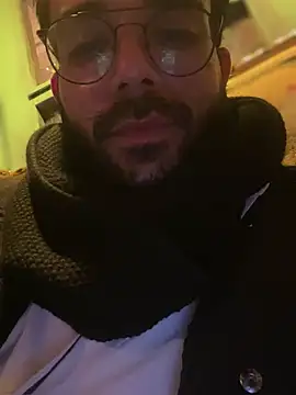 YJeromZCoxk online show from 10, 3, 2025