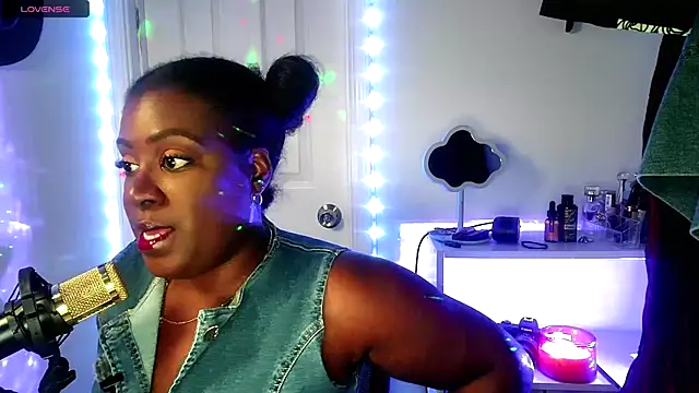 Snapshot of lovelyenigma365 chatting on 15, 1, 2026 lovelyenigma365 online show from 15, 1, 2026