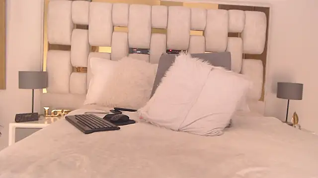 HotBellaMilf online show from 28, 3, 2026