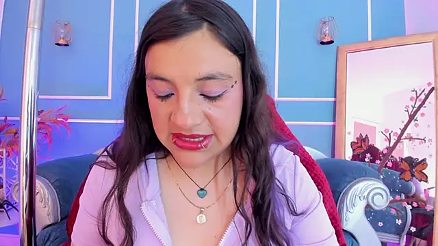 Snapshot of TaraTaylorr chatting on 4, 6, 2026 TaraTaylorr online show from 4, 6, 2026