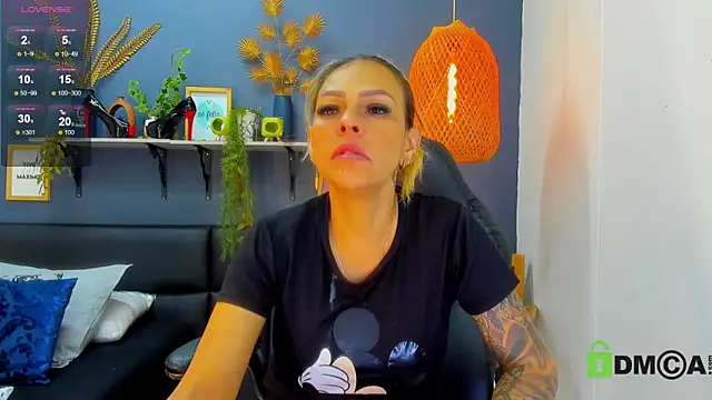 Snapshot of yessila_parker chatting on 19, 4, 2026 yessila parker online show from 19, 4, 2026