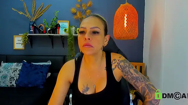 Snapshot of yessila_parker chatting on 20, 4, 2026 yessila parker online show from 20, 4, 2026