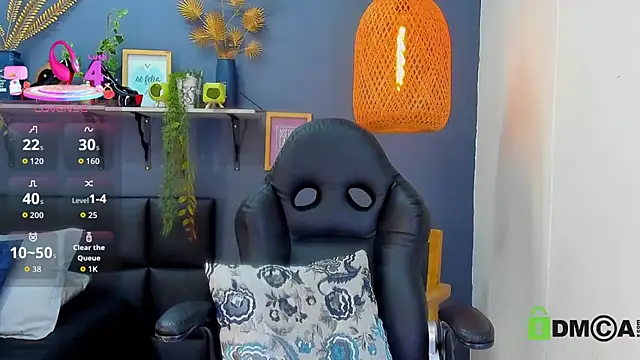 Snapshot of yessila_parker chatting on 25, 4, 2026 yessila parker online show from 25, 4, 2026