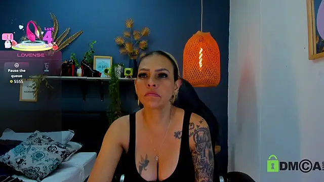 Snapshot of yessila_parker chatting on 26, 4, 2026 yessila parker online show from 26, 4, 2026