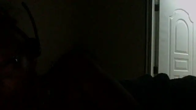 Snapshot of Ladyzee25 chatting on 10, 10, 2025 Ladyzee25 online show from 10, 10, 2025