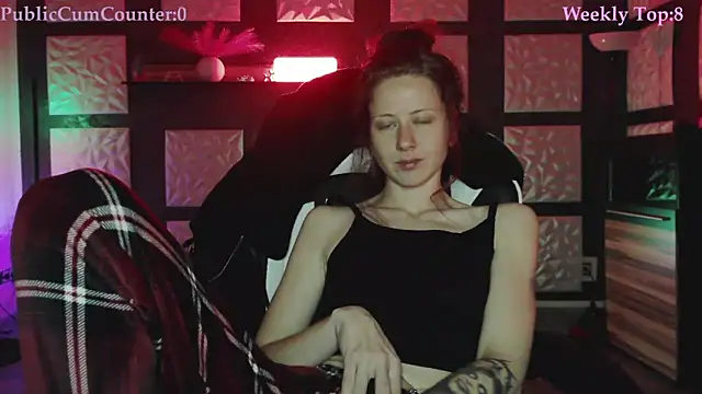 Snapshot of SweetSeraphine chatting on 10, 11, 2025 SweetSeraphine online show from 10, 11, 2025