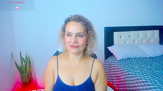 CarolinneFiotti online show from 20, 10, 2025