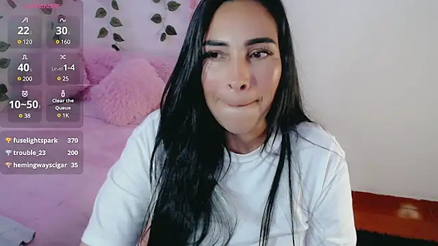 Snapshot of luna_lgomez_ chatting on 1, 3, 2025 luna lgomez  online show from 1, 3, 2025