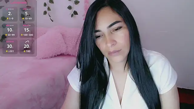 Snapshot of luna_lgomez_ chatting on 3, 3, 2025 luna lgomez  online show from 3, 3, 2025