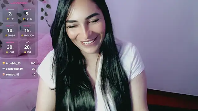 Snapshot of luna_lgomez_ chatting on 3, 3, 2025 luna lgomez  online show from 3, 3, 2025