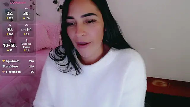 Snapshot of luna_lgomez_ chatting on 4, 3, 2025 luna lgomez  online show from 4, 3, 2025