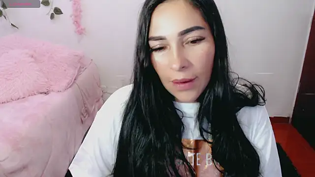 Snapshot of luna_lgomez_ chatting on 6, 3, 2025 luna lgomez  online show from 6, 3, 2025