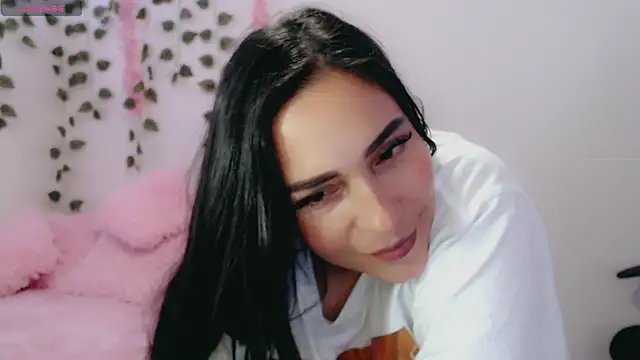 Snapshot of luna_lgomez_ chatting on 6, 3, 2025 luna lgomez  online show from 6, 3, 2025