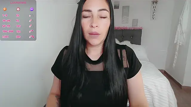 Snapshot of luna_lgomez_ chatting on 7, 10, 2025 luna lgomez  online show from 7, 10, 2025