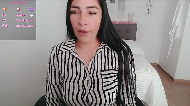 Snapshot of luna_lgomez_ chatting on 9, 10, 2025 luna lgomez  online show from 9, 10, 2025