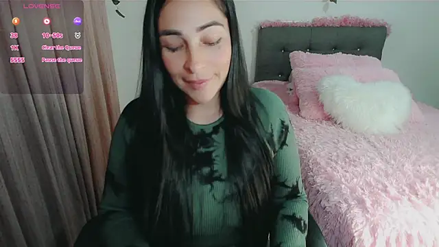 Snapshot of luna_lgomez_ chatting on 28, 10, 2025 luna lgomez  online show from 28, 10, 2025