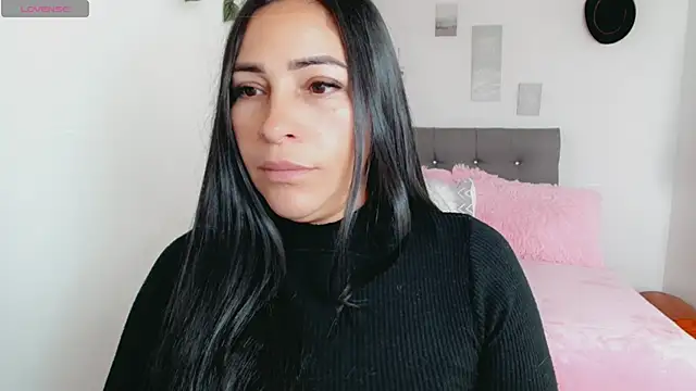 luna lgomez  online show from 10, 2, 2026