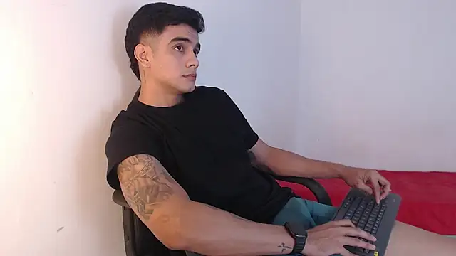 Snapshot of adam_levis17 chatting on 17, 9, 2025 adam levis17 online show from 17, 9, 2025