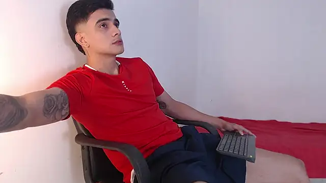 Snapshot of adam_levis17 chatting on 19, 9, 2025 adam levis17 online show from 19, 9, 2025