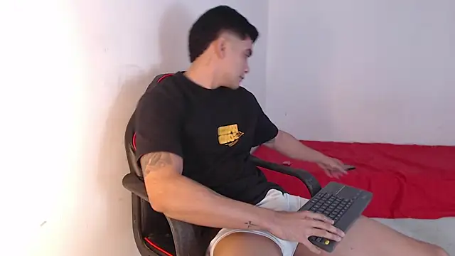 Snapshot of adam_levis17 chatting on 29, 9, 2025 adam levis17 online show from 29, 9, 2025