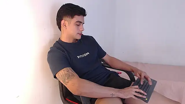 Snapshot of adam_levis17 chatting on 2, 10, 2025 adam levis17 online show from 2, 10, 2025