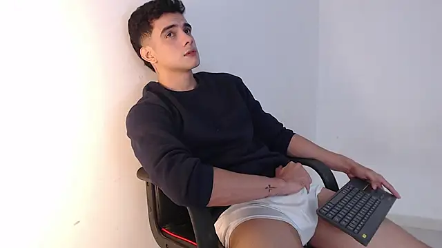 Snapshot of adam_levis17 chatting on 11, 10, 2025 adam levis17 online show from 11, 10, 2025