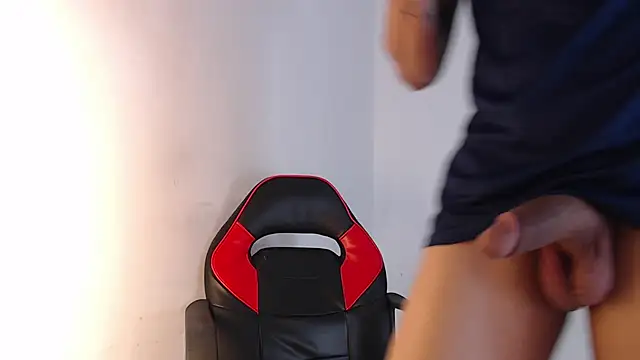 Snapshot of adam_levis17 chatting on 18, 10, 2025 adam levis17 online show from 18, 10, 2025