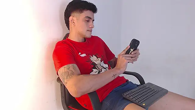 Snapshot of adam_levis17 chatting on 27, 10, 2025 adam levis17 online show from 27, 10, 2025