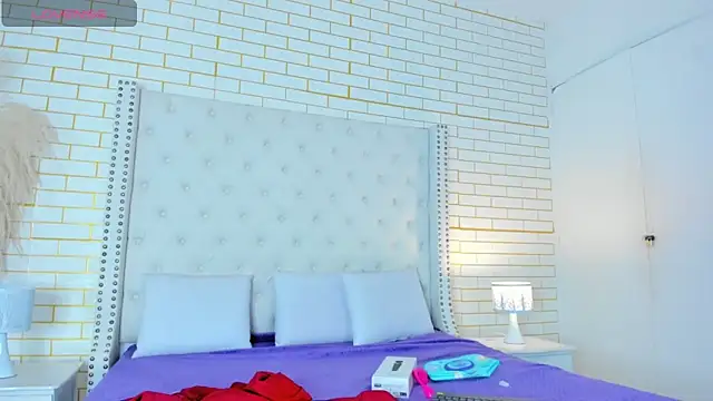 Emilly wilson  online show from 25, 10, 2025