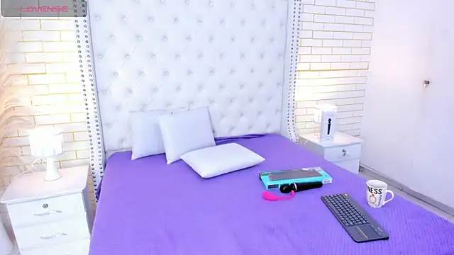 Emilly wilson  online show from 21, 11, 2025