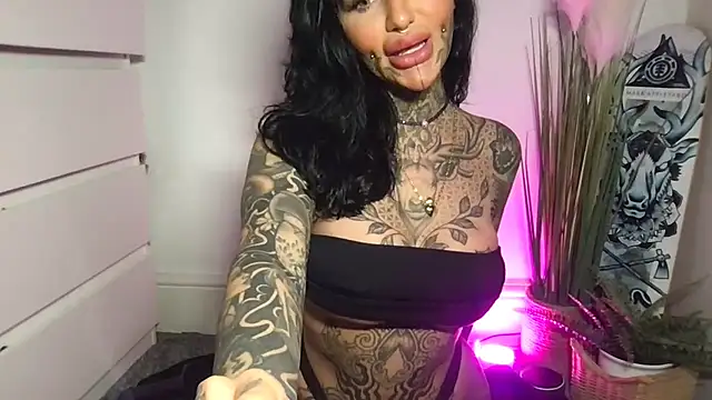 Peaches and the Cream online show from 5, 3, 2026