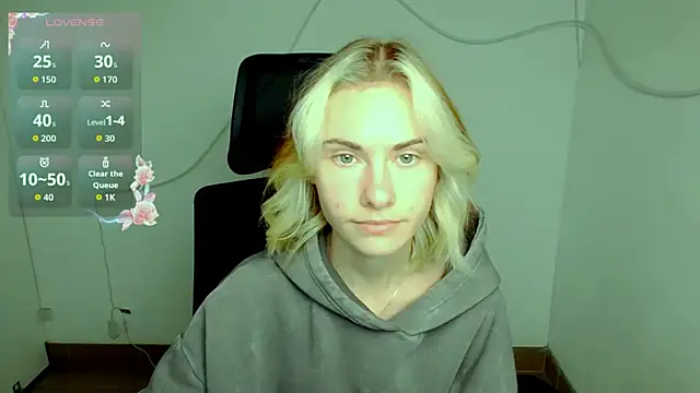 Snapshot of Fiona_Night chatting on 4, 10, 2025 Fiona Night online show from 4, 10, 2025