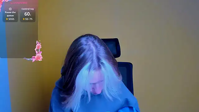 Snapshot of Fiona_Night chatting on 8, 10, 2025 Fiona Night online show from 8, 10, 2025