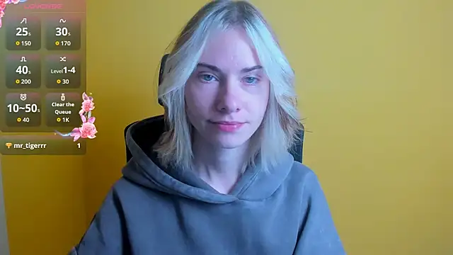 Snapshot of Fiona_Night chatting on 14, 10, 2025 Fiona Night online show from 14, 10, 2025
