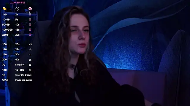 Snapshot of OliviaMcClean chatting on 7, 11, 2025 OliviaMcClean online show from 7, 11, 2025