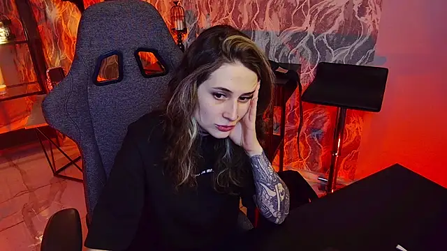 Snapshot of OliviaMcClean chatting on 13, 11, 2025 OliviaMcClean online show from 13, 11, 2025