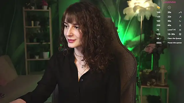 Snapshot of OliviaMcClean chatting on 4, 5, 2026 OliviaMcClean online show from 4, 5, 2026