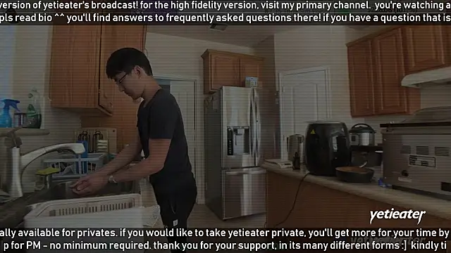 Snapshot of yetieater chatting on 11, 12, 2024 yetieater online show from 11, 12, 2024