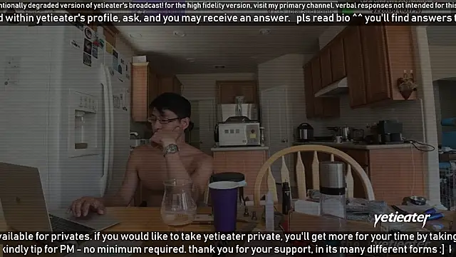 Snapshot of yetieater chatting on 16, 12, 2024 yetieater online show from 16, 12, 2024