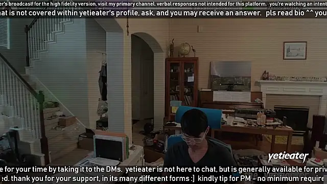 Snapshot of yetieater chatting on 23, 12, 2024 yetieater online show from 23, 12, 2024